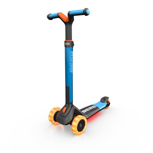 https://bergtoys.ro/images/thumbs/0013624_trotineta-berg-nexo-albastru-pliabila-cu-lumini-led.jpeg